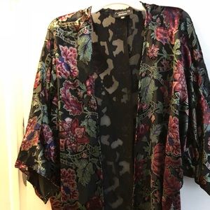 Feathers by tolani kimono